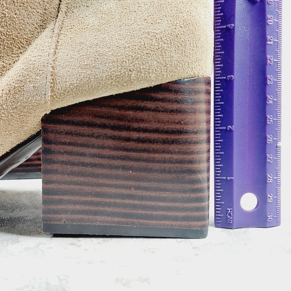 New Blondo Salome Taupe Suede Waterproof Booties H525 - Picture 9 of 13